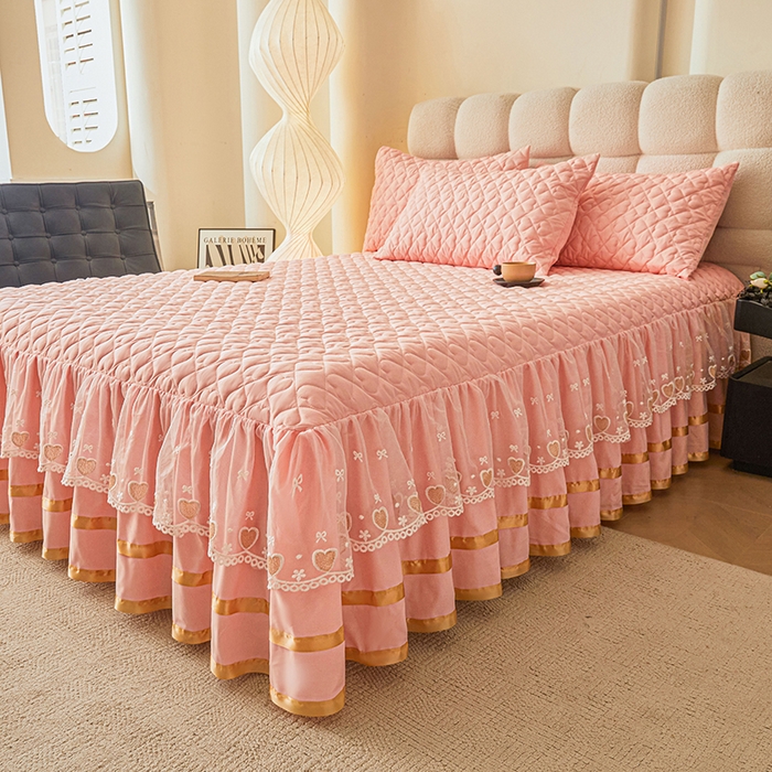 91家纺网 家纺一手货源 找家纺 艾裙海 2025新款云朵棉蕾丝刺绣花边夹棉床裙单床裙床裙单件爱心系列 爱心玉色