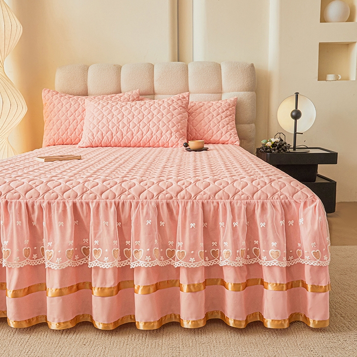 91家纺网 家纺一手货源 找家纺 艾裙海 2025新款云朵棉蕾丝刺绣花边夹棉床裙单床裙床裙单件爱心系列 爱心玉色