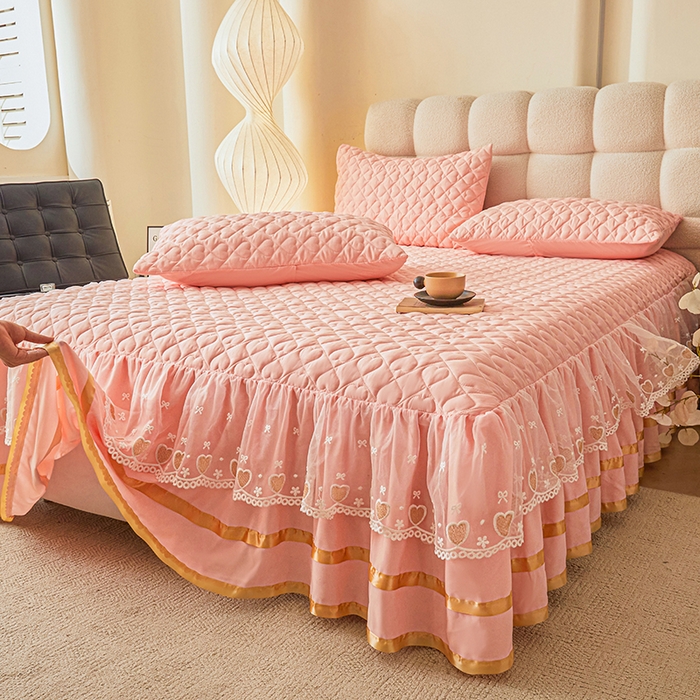 91家纺网 家纺一手货源 找家纺 艾裙海 2025新款云朵棉蕾丝刺绣花边夹棉床裙单床裙床裙单件爱心系列 爱心玉色