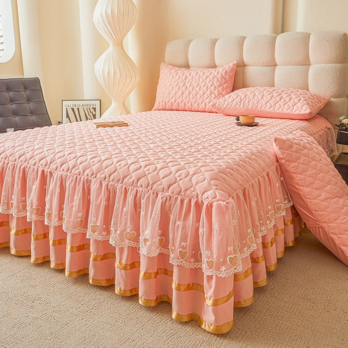 91家纺网 家纺一手货源 找家纺 艾裙海 2025新款云朵棉蕾丝刺绣花边夹棉床裙单床裙床裙单件爱心系列 爱心玉色