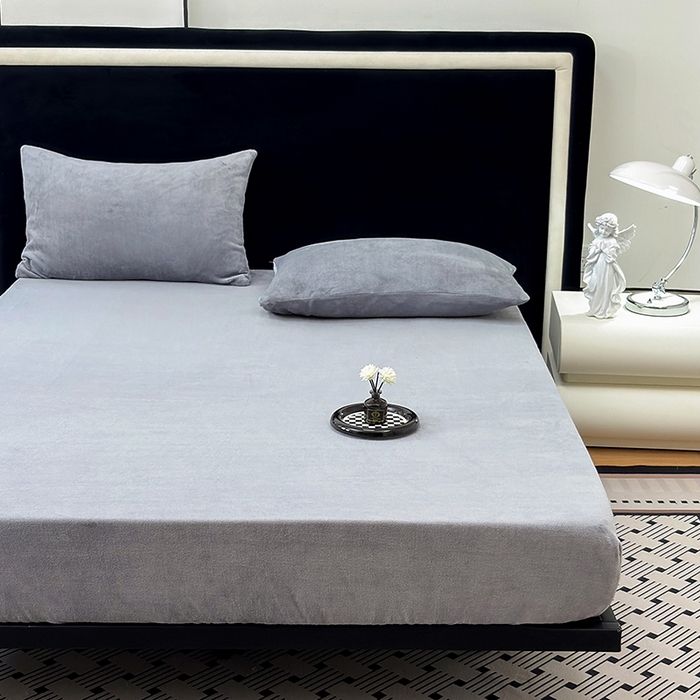 91家纺网 家纺一手货源 找家纺 2025新款高克重纯色保暖牛奶绒单床笠枕套 烟灰色