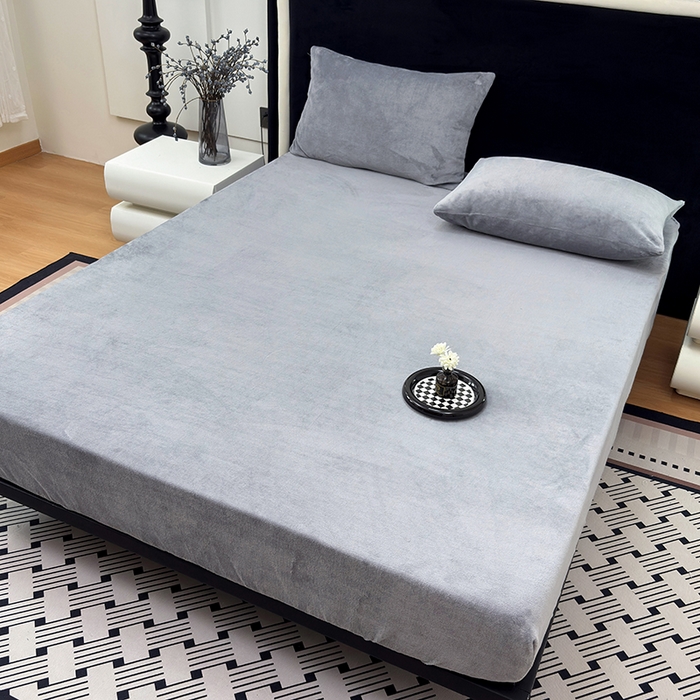 91家纺网 家纺一手货源 找家纺 2025新款高克重纯色保暖牛奶绒单床笠枕套 烟灰色