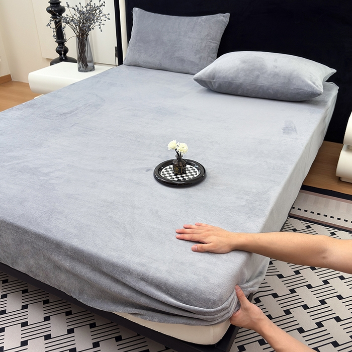 2025新款高克重纯色保暖牛奶绒单床笠枕套 烟灰色