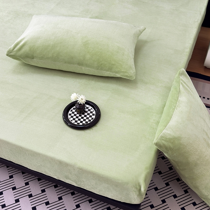 91家纺网 家纺一手货源 找家纺 2025新款高克重纯色保暖牛奶绒单床笠枕套 浅水绿