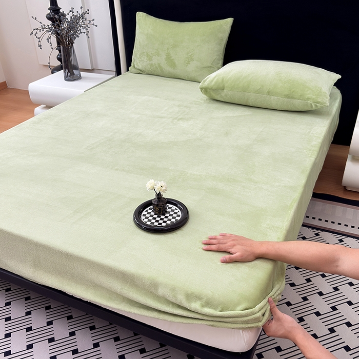 2025新款高克重纯色保暖牛奶绒单床笠枕套 浅水绿