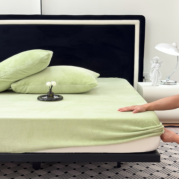 91家纺网 家纺一手货源 找家纺 2025新款高克重纯色保暖牛奶绒单床笠枕套 浅水绿