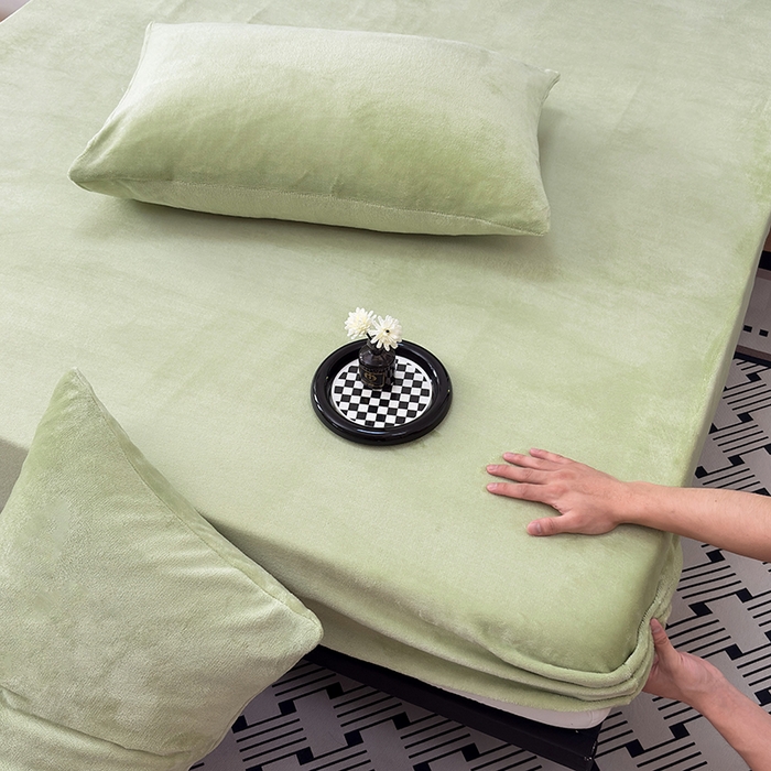 91家纺网 家纺一手货源 找家纺 2025新款高克重纯色保暖牛奶绒单床笠枕套 浅水绿
