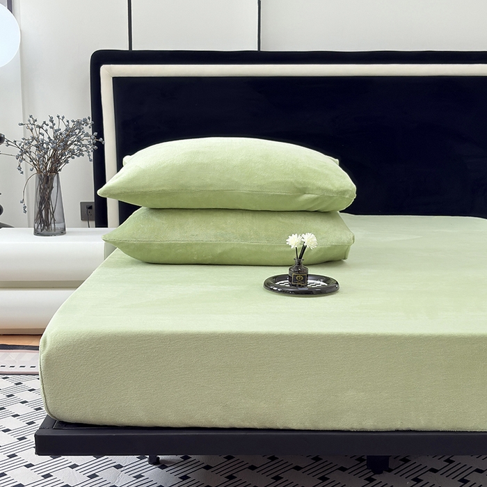 91家纺网 家纺一手货源 找家纺 2025新款高克重纯色保暖牛奶绒单床笠枕套 浅水绿