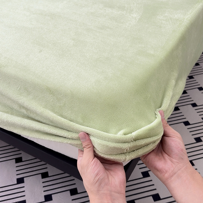 91家纺网 家纺一手货源 找家纺 2025新款高克重纯色保暖牛奶绒单床笠枕套 浅水绿