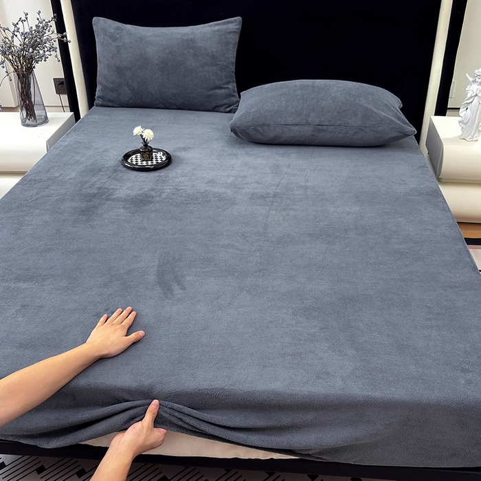 91家纺网 家纺一手货源 找家纺 2025新款高克重纯色保暖牛奶绒单床笠枕套 高级灰