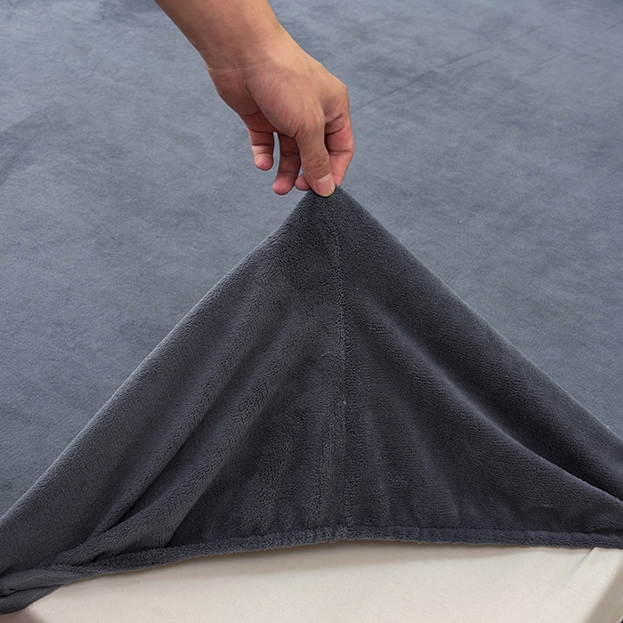 91家纺网 家纺一手货源 找家纺 2025新款高克重纯色保暖牛奶绒单床笠枕套 高级灰