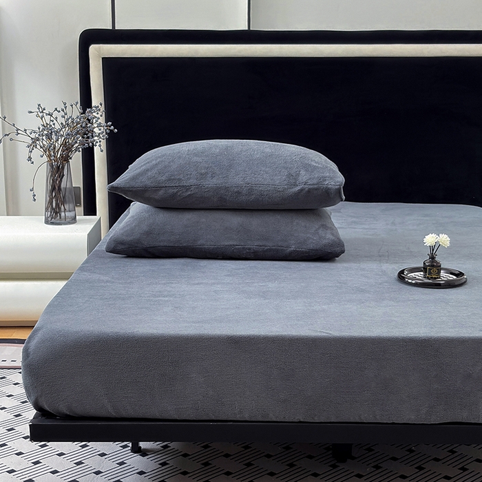 91家纺网 家纺一手货源 找家纺 2025新款高克重纯色保暖牛奶绒单床笠枕套 高级灰