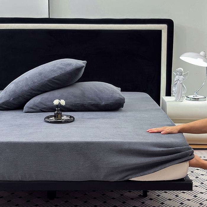 91家纺网 家纺一手货源 找家纺 2025新款高克重纯色保暖牛奶绒单床笠枕套 高级灰