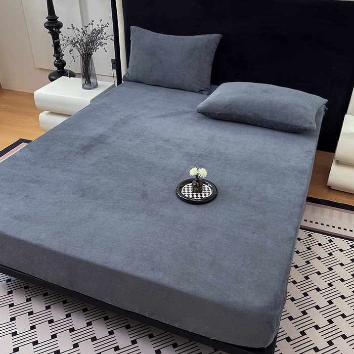 91家纺网 家纺一手货源 找家纺 2025新款高克重纯色保暖牛奶绒单床笠枕套 高级灰