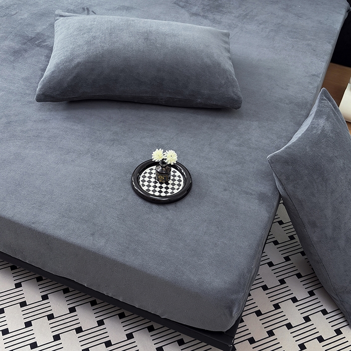 91家纺网 家纺一手货源 找家纺 2025新款高克重纯色保暖牛奶绒单床笠枕套 高级灰