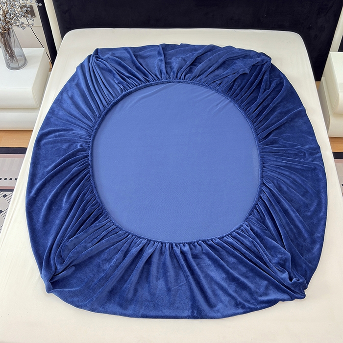 91家纺网 家纺一手货源 找家纺 2025新款高克重纯色保暖牛奶绒单床笠枕套 宝蓝色