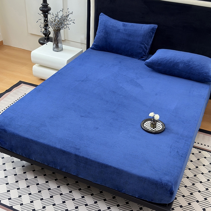 91家纺网 家纺一手货源 找家纺 2025新款高克重纯色保暖牛奶绒单床笠枕套 宝蓝色