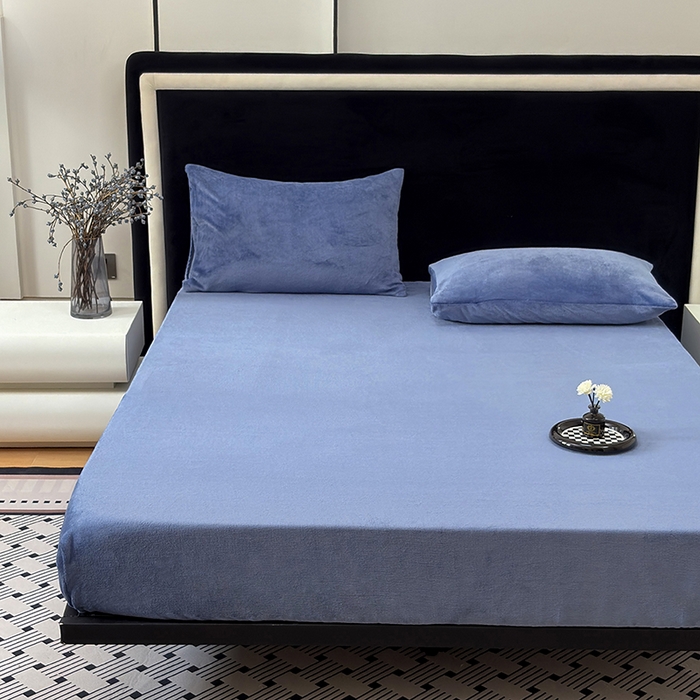 91家纺网 家纺一手货源 找家纺 2025新款高克重纯色保暖牛奶绒单床笠枕套 宾利蓝