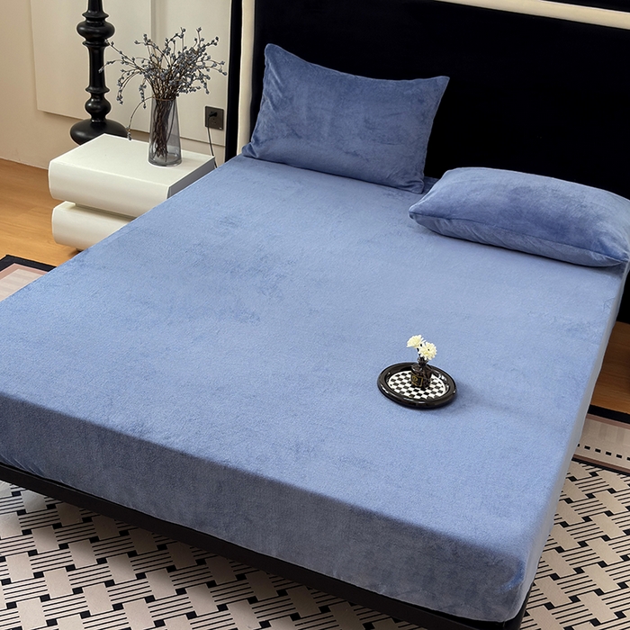 91家纺网 家纺一手货源 找家纺 2025新款高克重纯色保暖牛奶绒单床笠枕套 宾利蓝