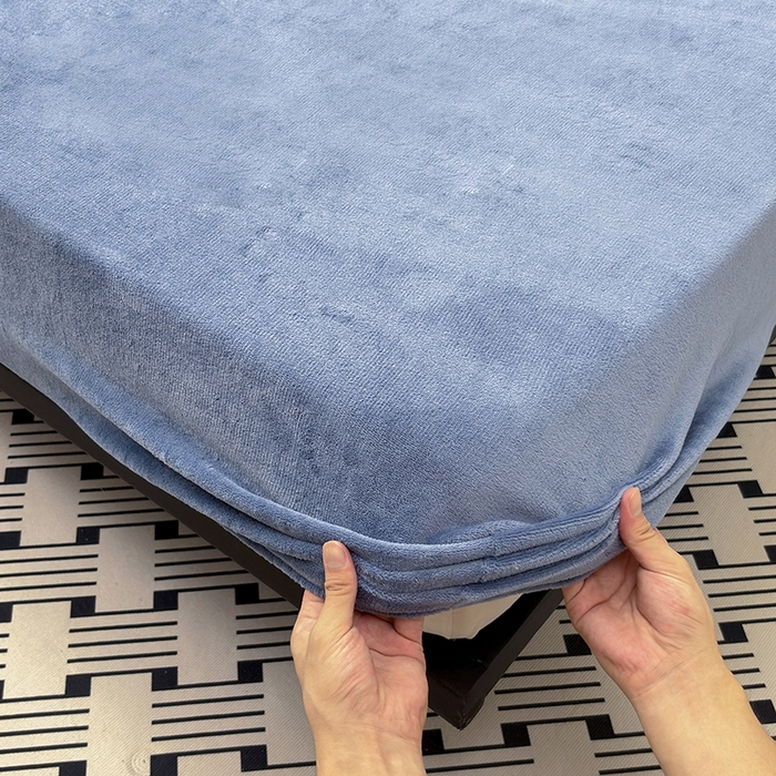 91家纺网 家纺一手货源 找家纺 2025新款高克重纯色保暖牛奶绒单床笠枕套 宾利蓝