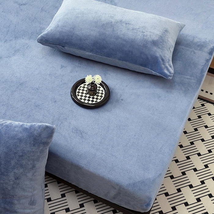 91家纺网 家纺一手货源 找家纺 2025新款高克重纯色保暖牛奶绒单床笠枕套 宾利蓝
