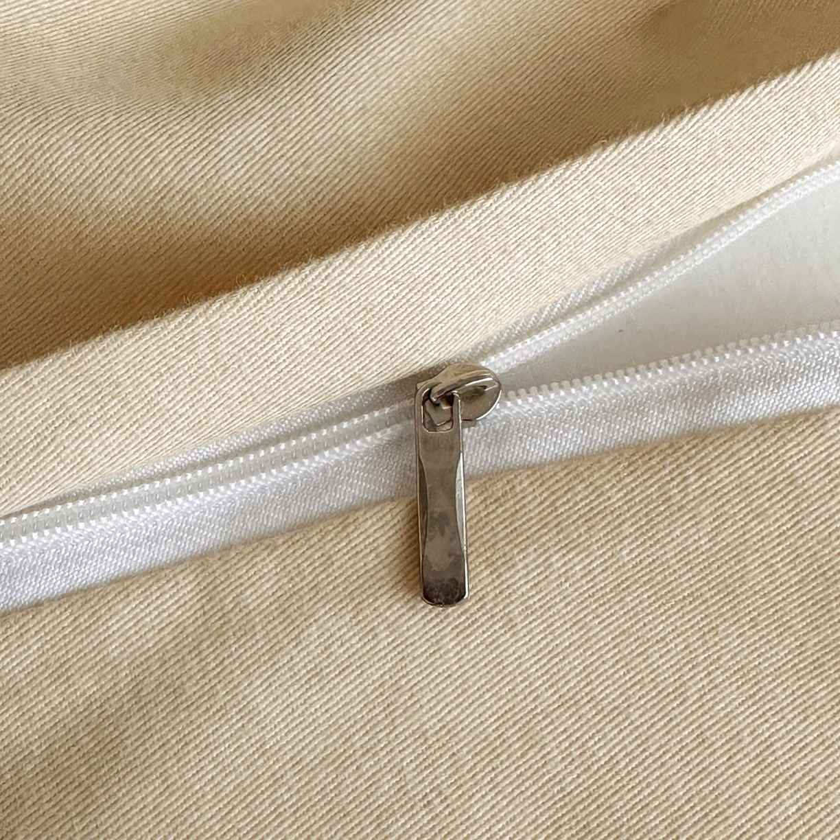 91家纺网 家纺一手货源 找家纺 羚羊语家纺 2025新款A类全棉生态磨毛100棉数码印花四件套活性磨毛轻奢美拉德系简约花卉床单床笠三件套 江山里