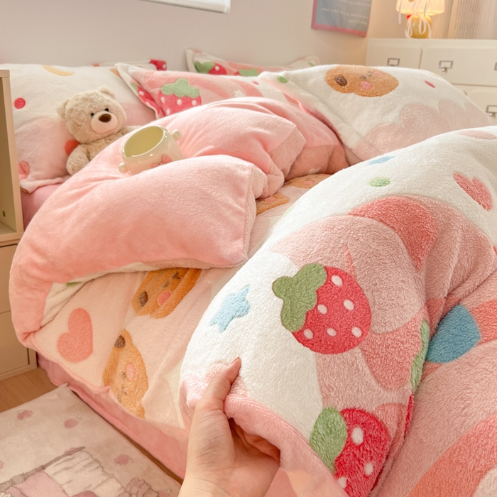 91家纺网 家纺一手货源 找家纺 川悦生活 2025新款立体雪花绒印花大床四件套系列一场景一 冰激凌小熊