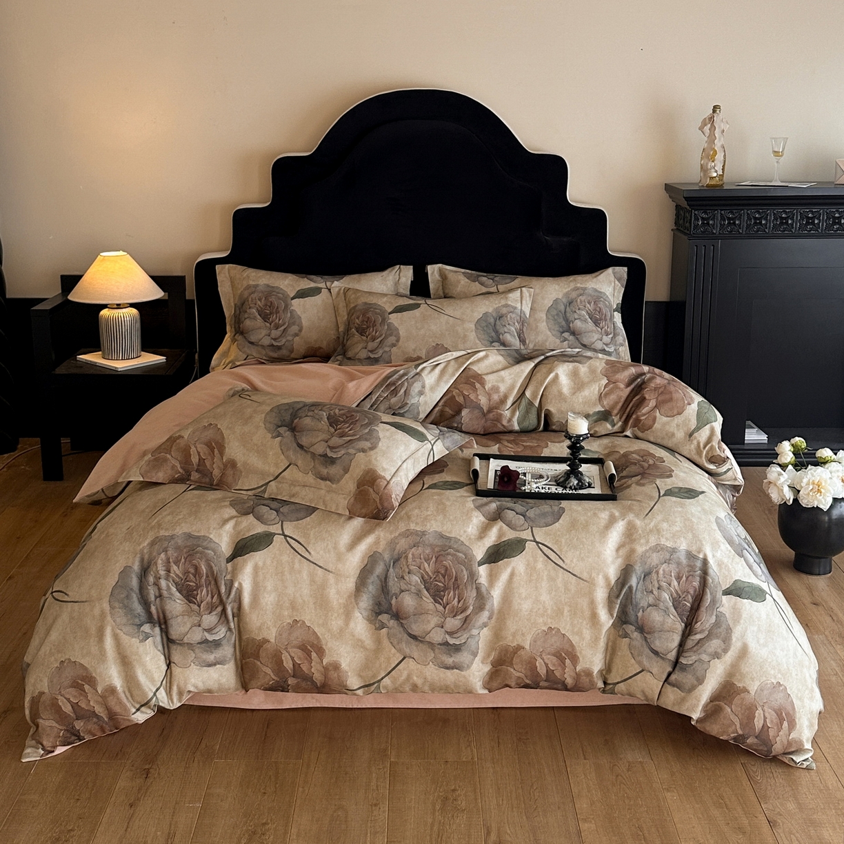 91家纺网 家纺一手货源 找家纺 羚羊语家纺 2025新款A类全棉生态磨毛100棉数码印花四件套活性磨毛轻奢美拉德系简约花卉床单床笠三件套 帛书影