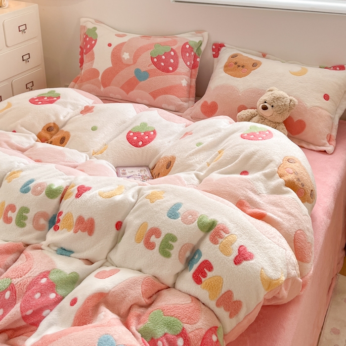 91家纺网 家纺一手货源 找家纺 川悦生活 2025新款立体雪花绒印花大床四件套系列一场景一 冰激凌小熊