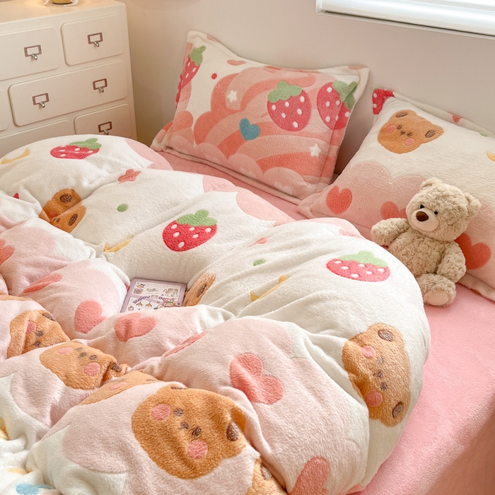 91家纺网 家纺一手货源 找家纺 川悦生活 2025新款立体雪花绒印花大床四件套系列一场景一 冰激凌小熊