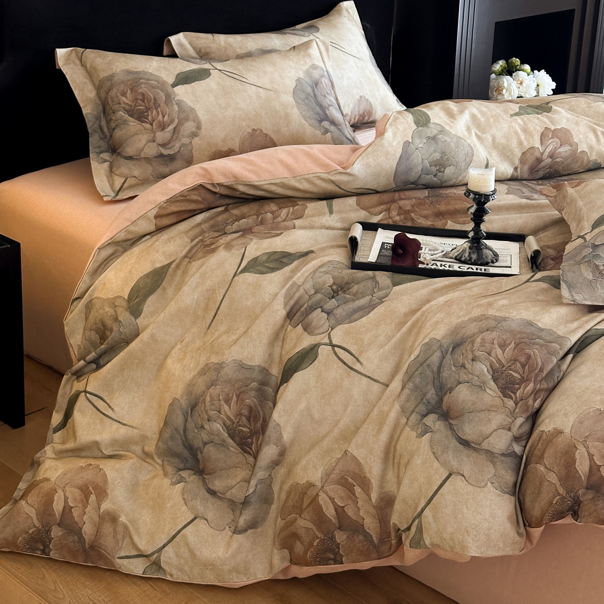 91家纺网 家纺一手货源 找家纺 羚羊语家纺 2025新款A类全棉生态磨毛100棉数码印花四件套活性磨毛轻奢美拉德系简约花卉床单床笠三件套 帛书影