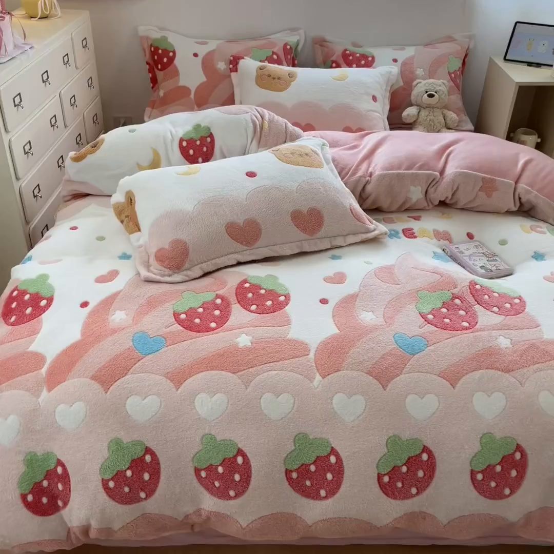 91家纺网 家纺一手货源 找家纺 川悦生活 2025新款立体雪花绒印花大床四件套系列一场景一 冰激凌小熊