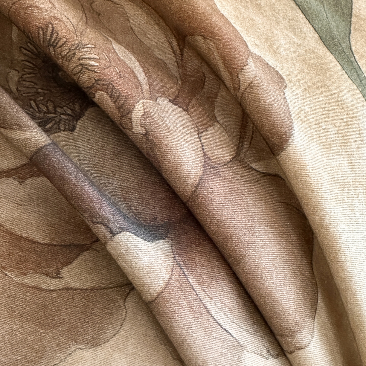 91家纺网 家纺一手货源 找家纺 羚羊语家纺 2025新款A类全棉生态磨毛100棉数码印花四件套活性磨毛轻奢美拉德系简约花卉床单床笠三件套 帛书影