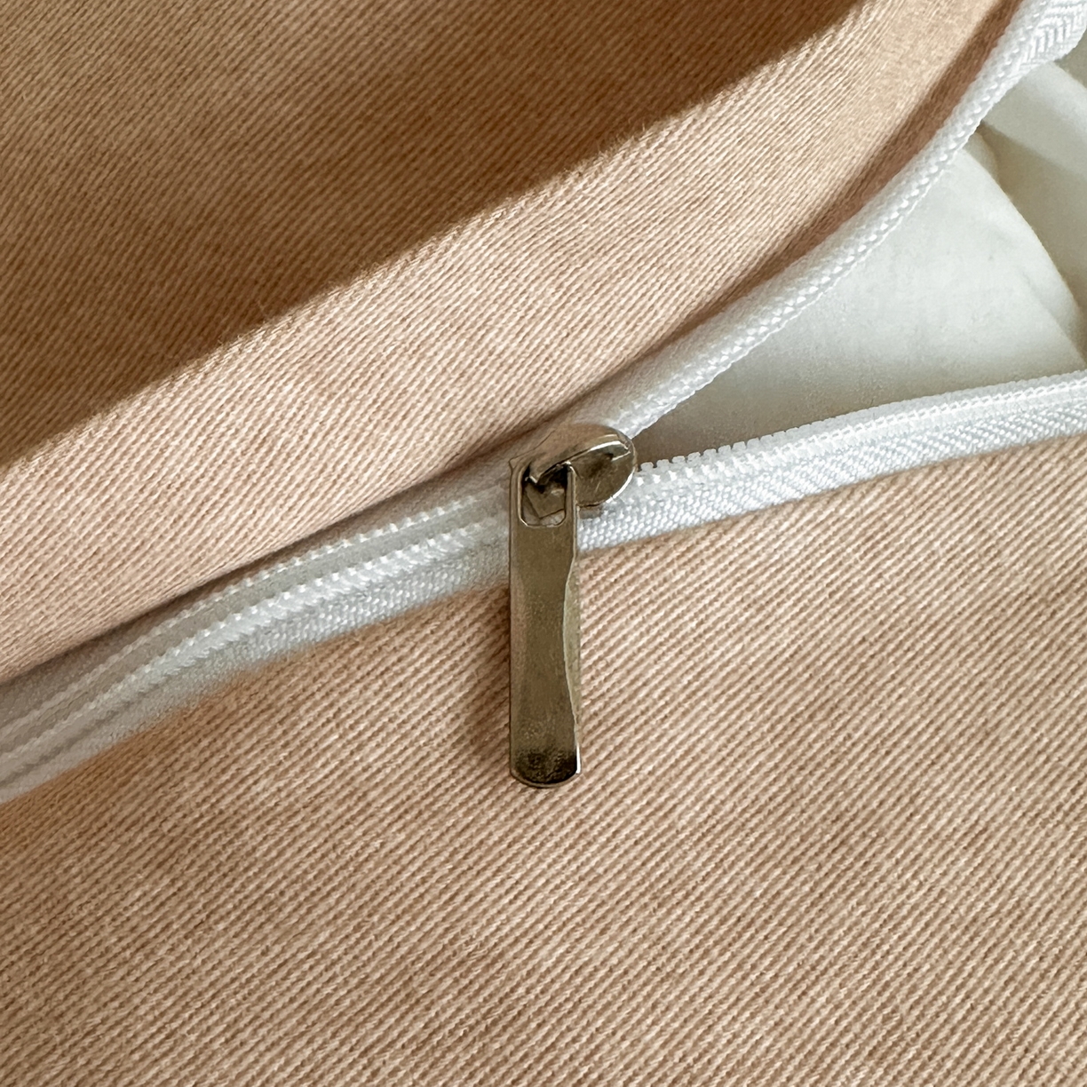 91家纺网 家纺一手货源 找家纺 羚羊语家纺 2025新款A类全棉生态磨毛100棉数码印花四件套活性磨毛轻奢美拉德系简约花卉床单床笠三件套 帛书影