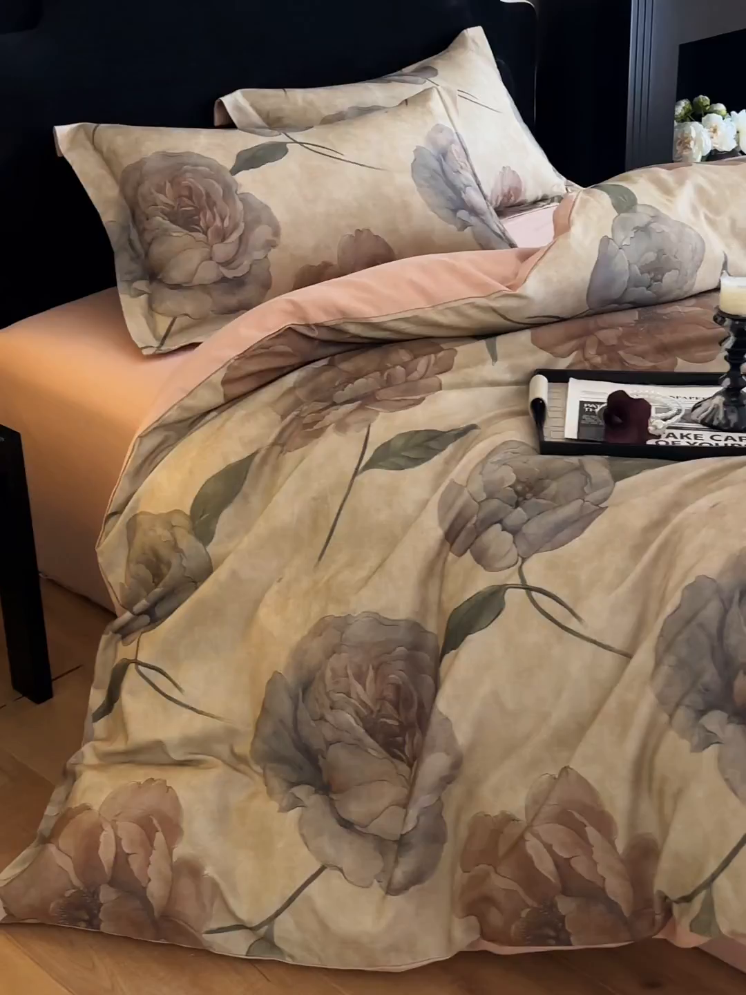 91家纺网 家纺一手货源 找家纺 羚羊语家纺 2025新款A类全棉生态磨毛100棉数码印花四件套活性磨毛轻奢美拉德系简约花卉床单床笠三件套 帛书影