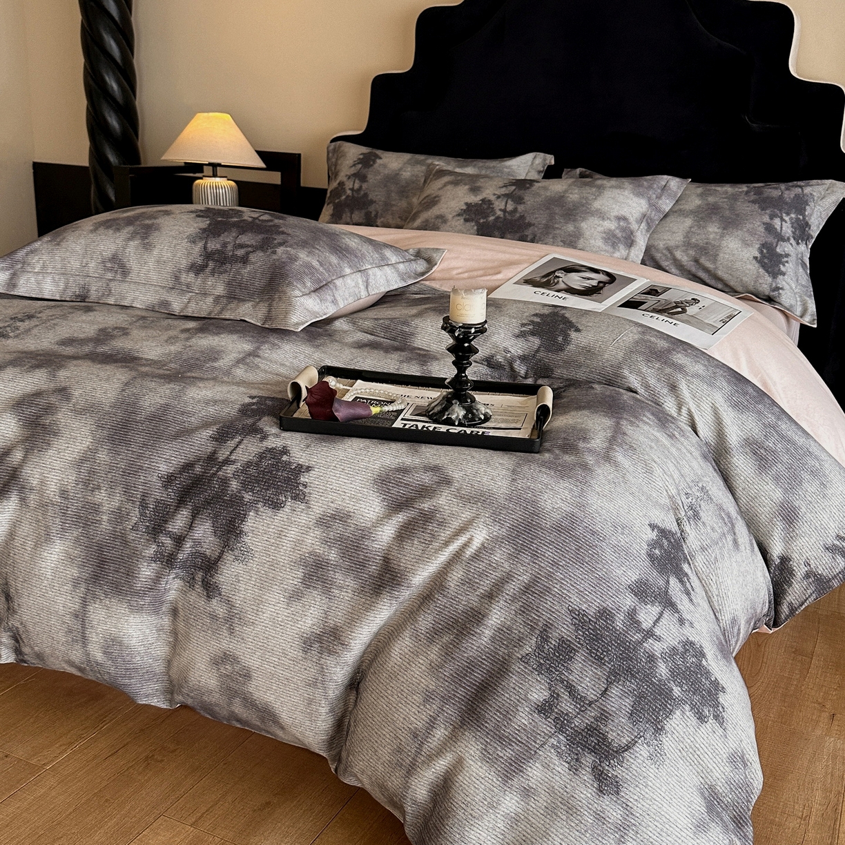 91家纺网 家纺一手货源 找家纺 羚羊语家纺 2025新款A类全棉生态磨毛100棉数码印花四件套活性磨毛轻奢美拉德系简约花卉床单床笠三件套 影织纱