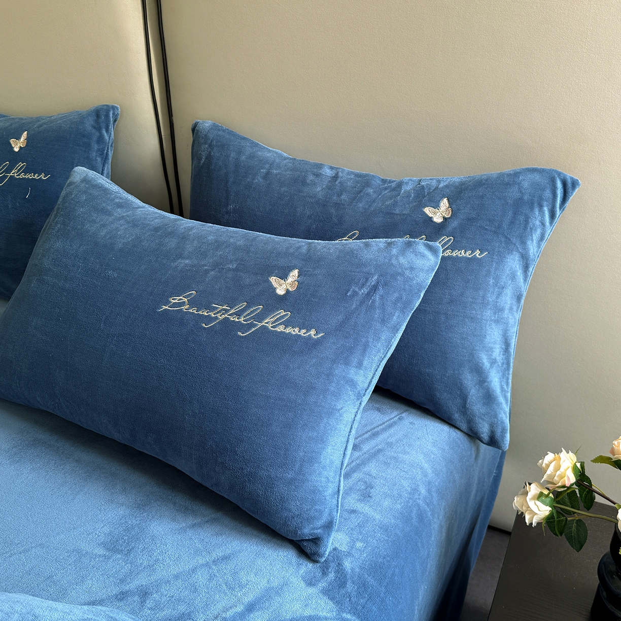 91家纺网 家纺一手货源 找家纺 （总）莱凯家纺 2025新款牛奶绒刺绣四件套