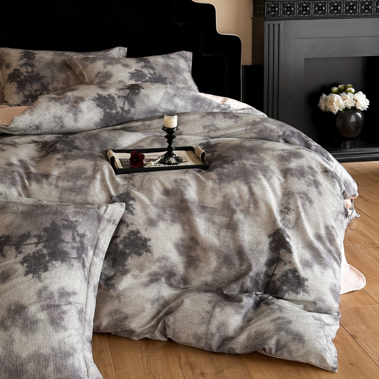 91家纺网 家纺一手货源 找家纺 羚羊语家纺 2025新款A类全棉生态磨毛100棉数码印花四件套活性磨毛轻奢美拉德系简约花卉床单床笠三件套 影织纱