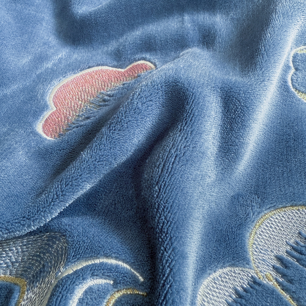 91家纺网 家纺一手货源 找家纺 （总）莱凯家纺 2025新款牛奶绒刺绣四件套