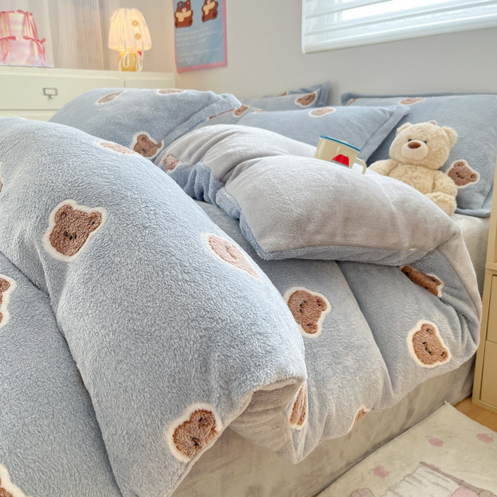 91家纺网 家纺一手货源 找家纺 川悦生活 2025新款立体雪花绒印花大床四件套系列一场景一 波波熊