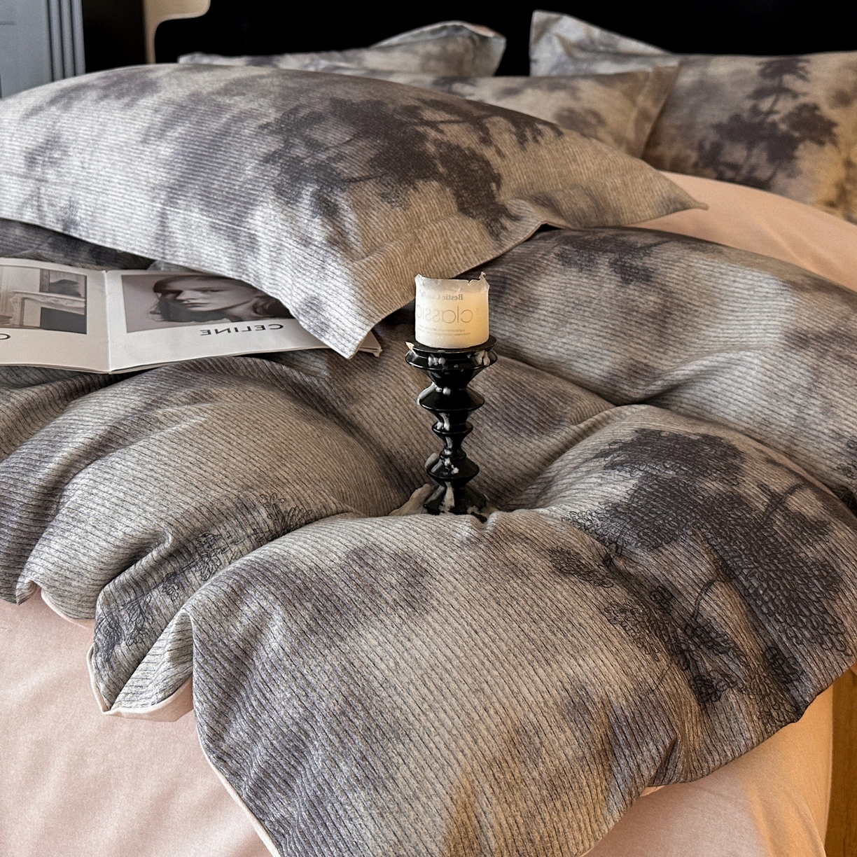 91家纺网 家纺一手货源 找家纺 羚羊语家纺 2025新款A类全棉生态磨毛100棉数码印花四件套活性磨毛轻奢美拉德系简约花卉床单床笠三件套 影织纱