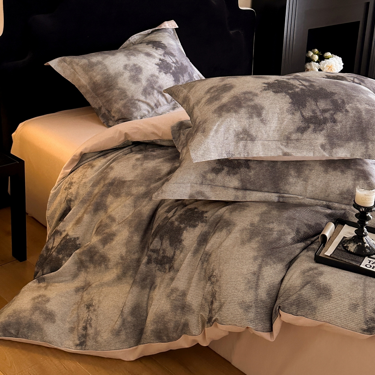 91家纺网 家纺一手货源 找家纺 羚羊语家纺 2025新款A类全棉生态磨毛100棉数码印花四件套活性磨毛轻奢美拉德系简约花卉床单床笠三件套 影织纱