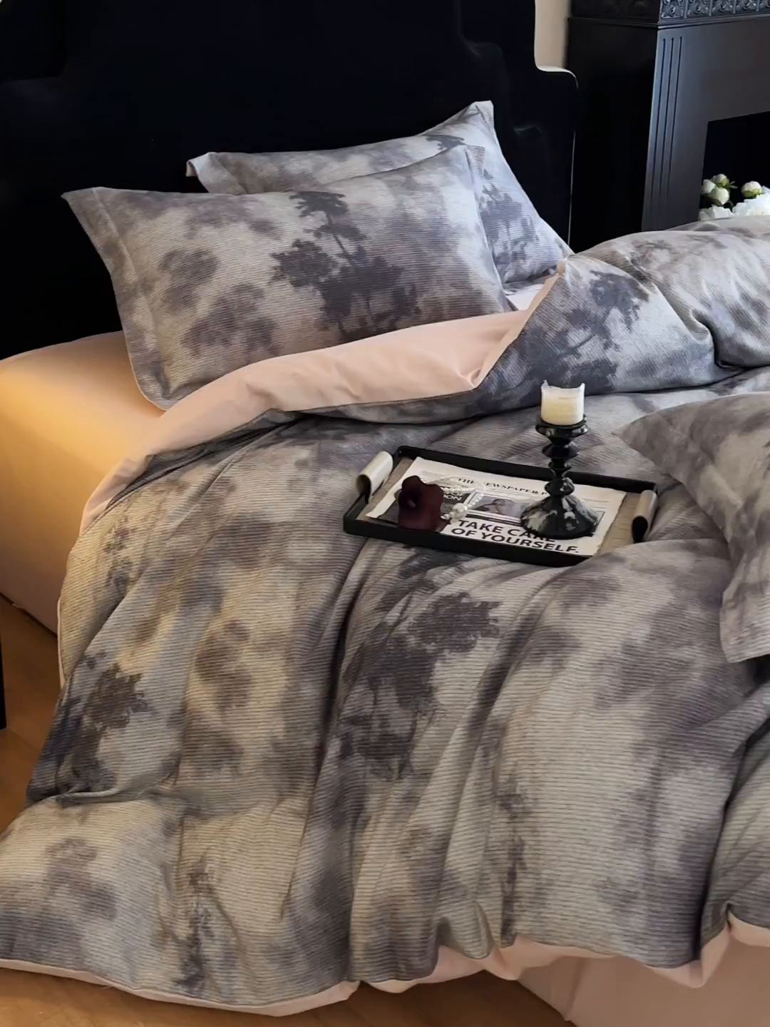 91家纺网 家纺一手货源 找家纺 羚羊语家纺 2025新款A类全棉生态磨毛100棉数码印花四件套活性磨毛轻奢美拉德系简约花卉床单床笠三件套 影织纱