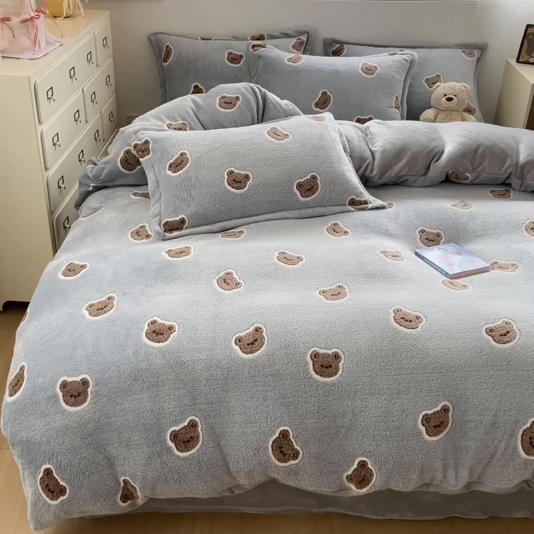 91家纺网 家纺一手货源 找家纺 川悦生活 2025新款立体雪花绒印花大床四件套系列一场景一 波波熊