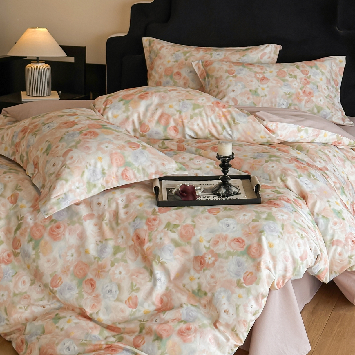 91家纺网 家纺一手货源 找家纺 羚羊语家纺 2025新款A类全棉生态磨毛100棉数码印花四件套活性磨毛轻奢美拉德系简约花卉床单床笠三件套 釉色染