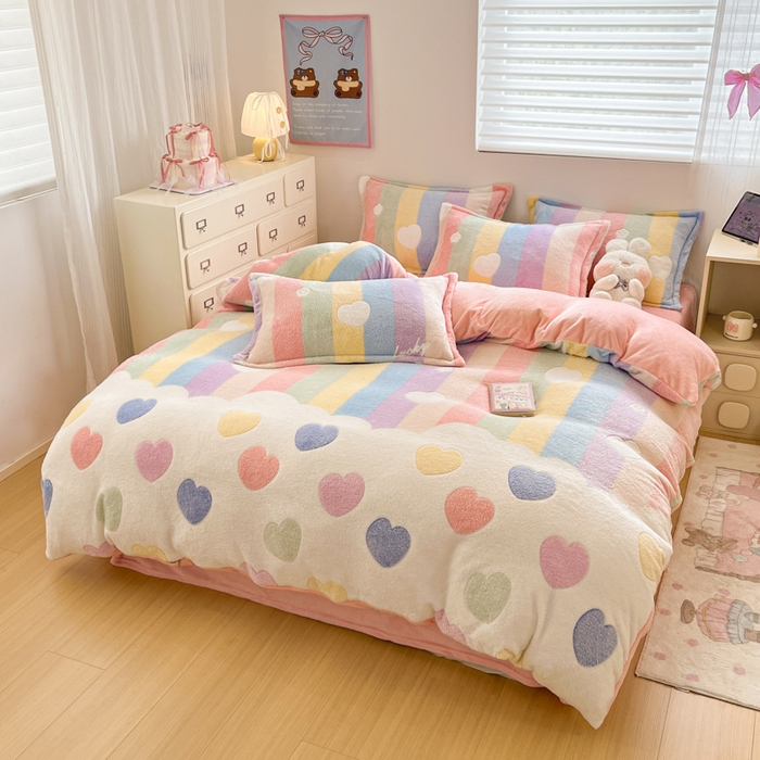 91家纺网 家纺一手货源 找家纺 川悦生活 2025新款立体雪花绒印花大床四件套系列一场景一 彩虹爱心粉