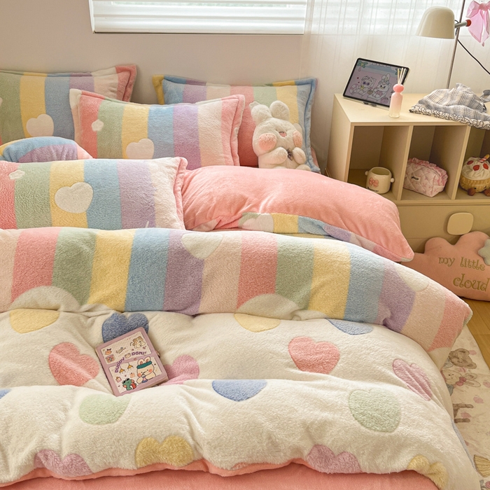 91家纺网 家纺一手货源 找家纺 川悦生活 2025新款立体雪花绒印花大床四件套系列一场景一 彩虹爱心粉