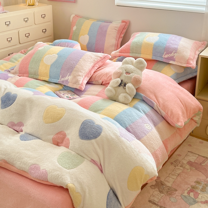 91家纺网 家纺一手货源 找家纺 川悦生活 2025新款立体雪花绒印花大床四件套系列一场景一 彩虹爱心粉