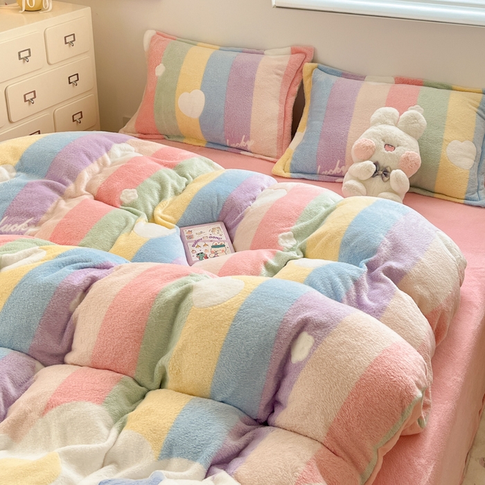 91家纺网 家纺一手货源 找家纺 川悦生活 2025新款立体雪花绒印花大床四件套系列一场景一 彩虹爱心粉