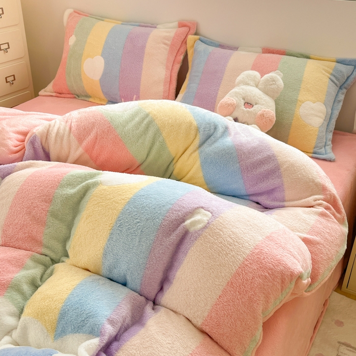 91家纺网 家纺一手货源 找家纺 川悦生活 2025新款立体雪花绒印花大床四件套系列一场景一 彩虹爱心粉